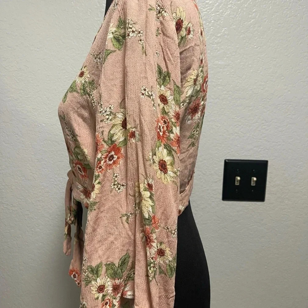 Floral Flare Sleeve Crop Top with button up and tie front Size Medium - Picture 3 of 6